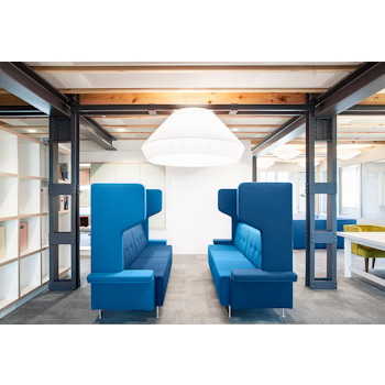 Join us in Roermond as we redefine workspaces, blending functionality with a touch of home-like comfort in a design-forward environment. Innovative Workspace Office Design in Roermond: Embracing Flexibility and Comfort by Studio Königshausen. 